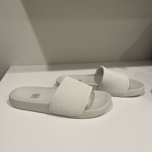 NWT/NIB lululemon athletica Women's Restfeel White Slide Sandals